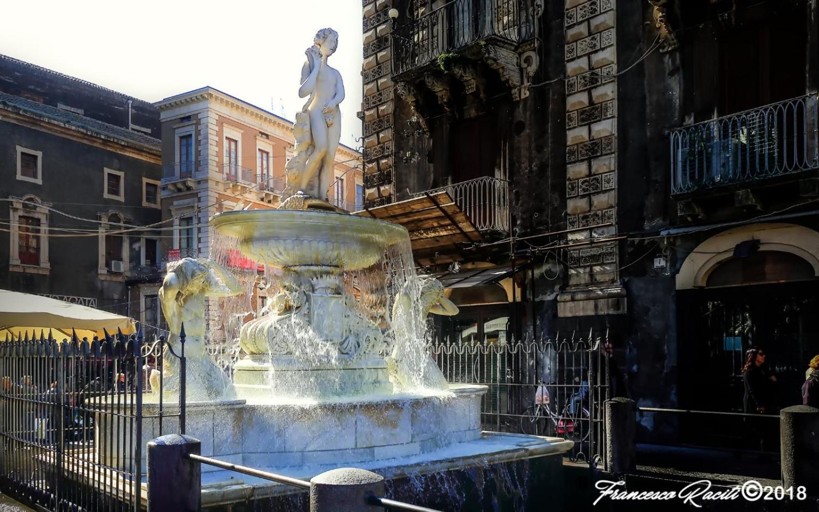 ホテル Elegante Matrimoniale Clemente House Catania Centro エクステリア 写真